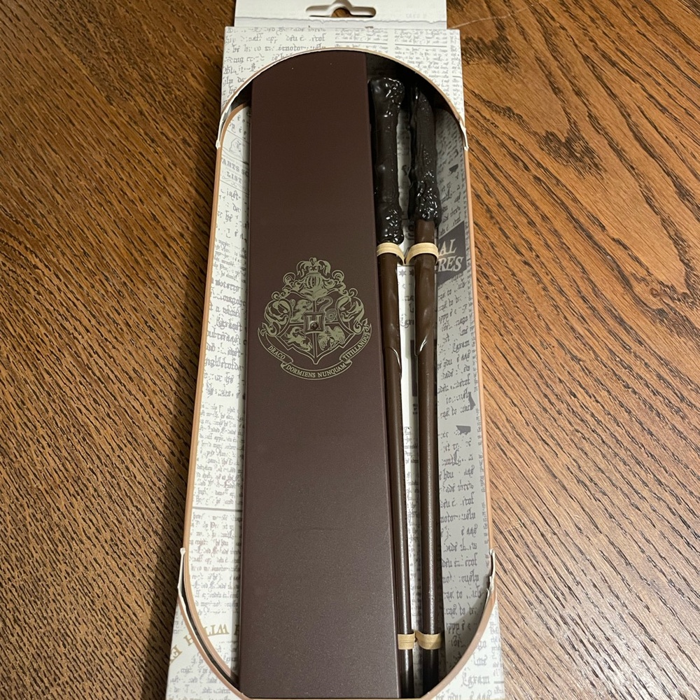 Harry Potter Wand Chopsticks Gift Set Includes Plastic Storage Case NEW